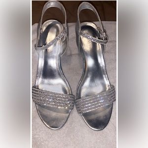 RAMPAGE BLINGY HEELS , WOMENS SIZE 9 WORN BUT STILL Gr8 CONDITION! Heel is 2-3”